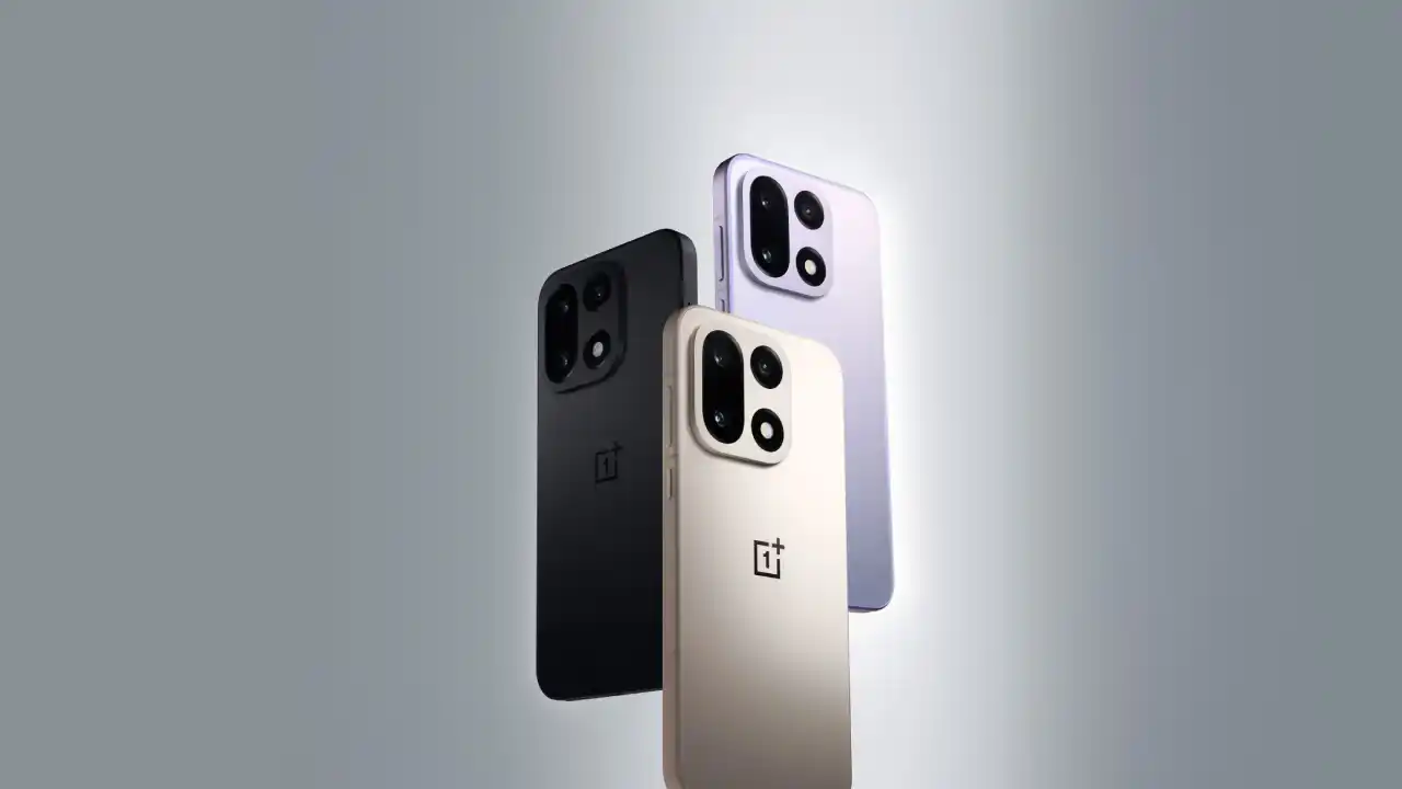 OnePlus 15T Specifications Leak,OnePlus 15T का कॉम्पैक्ट फ्लैगशिप स्मार्टफोन, जिसमें 7000mAh बैटरी, Snapdragon 8 Gen 4 प्रोसेसर, 6.82-इंच AMOLED डिस्प्ले और प्रीमियम डिज़ाइन दिखाई दे रहा है।