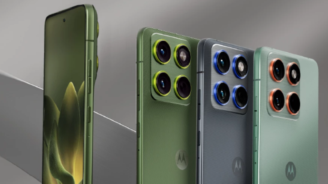 मोटोरोला Moto X70 Air Pro का अल्ट्रा-स्लिम 6mm डिज़ाइन, पेरिस्कोप टेलीफोटो के साथ ट्रिपल कैमरा, 90W फास्ट चार्जिंग और एडवांस AI फीचर्स सामने आए। जानिए पूरे Moto X70 Air launch details और लेटेस्ट रेंडर अपडेट्स।