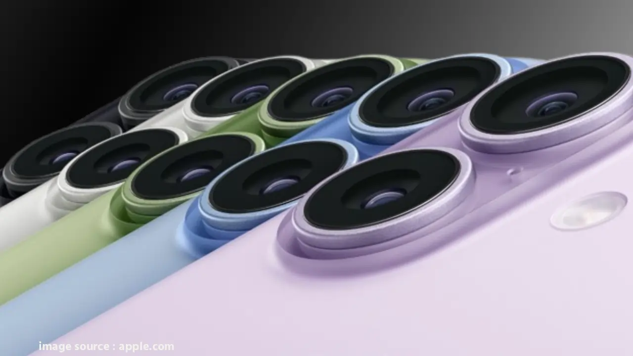 Colorful smartphones with multiple cameras,वैलेंटाइन डे सेल में iPhone 17, iPhone 17 Pro और Pro Max पर भारी Apple iPhone 17 discount - Croma, Vijay Sales और Apple स्टोर की डील्स दिखाती तस्वीर।