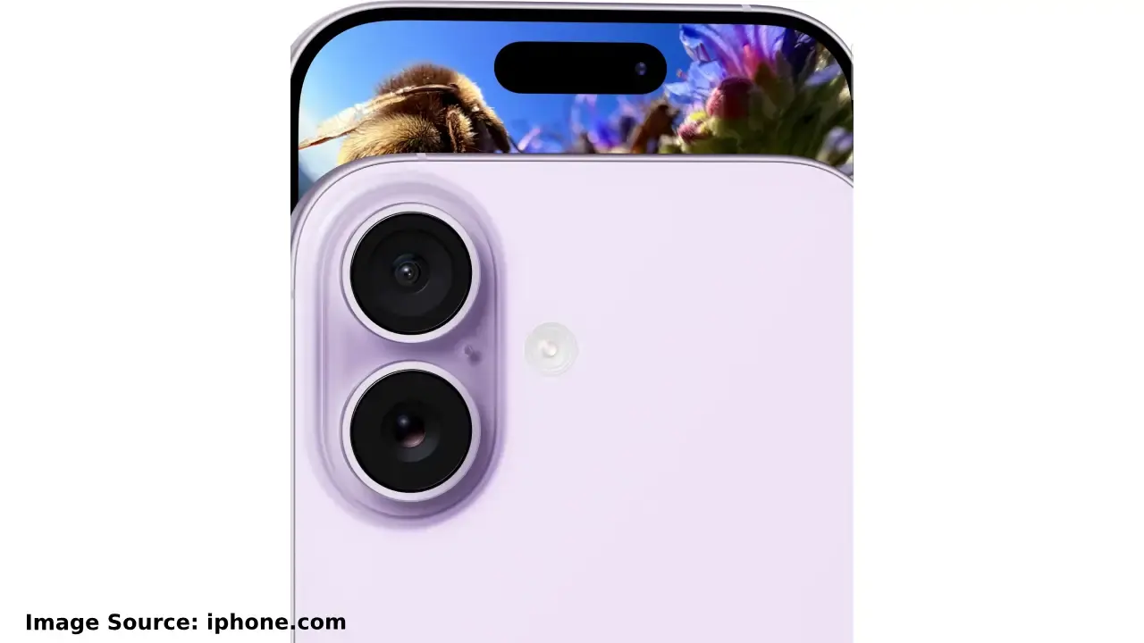 iPhone Fold Display leaks का रेंडर इमेज: ऑल-ब्लैक कैमरा प्लेट्यू वाला फोल्डेबल iPhone, जिसमें 7.8-इंच क्रिएज-फ्री इनर डिस्प्ले और प्रीमियम ब्लैक कैमरा मॉड्यूल दिखाई दे रहा है।